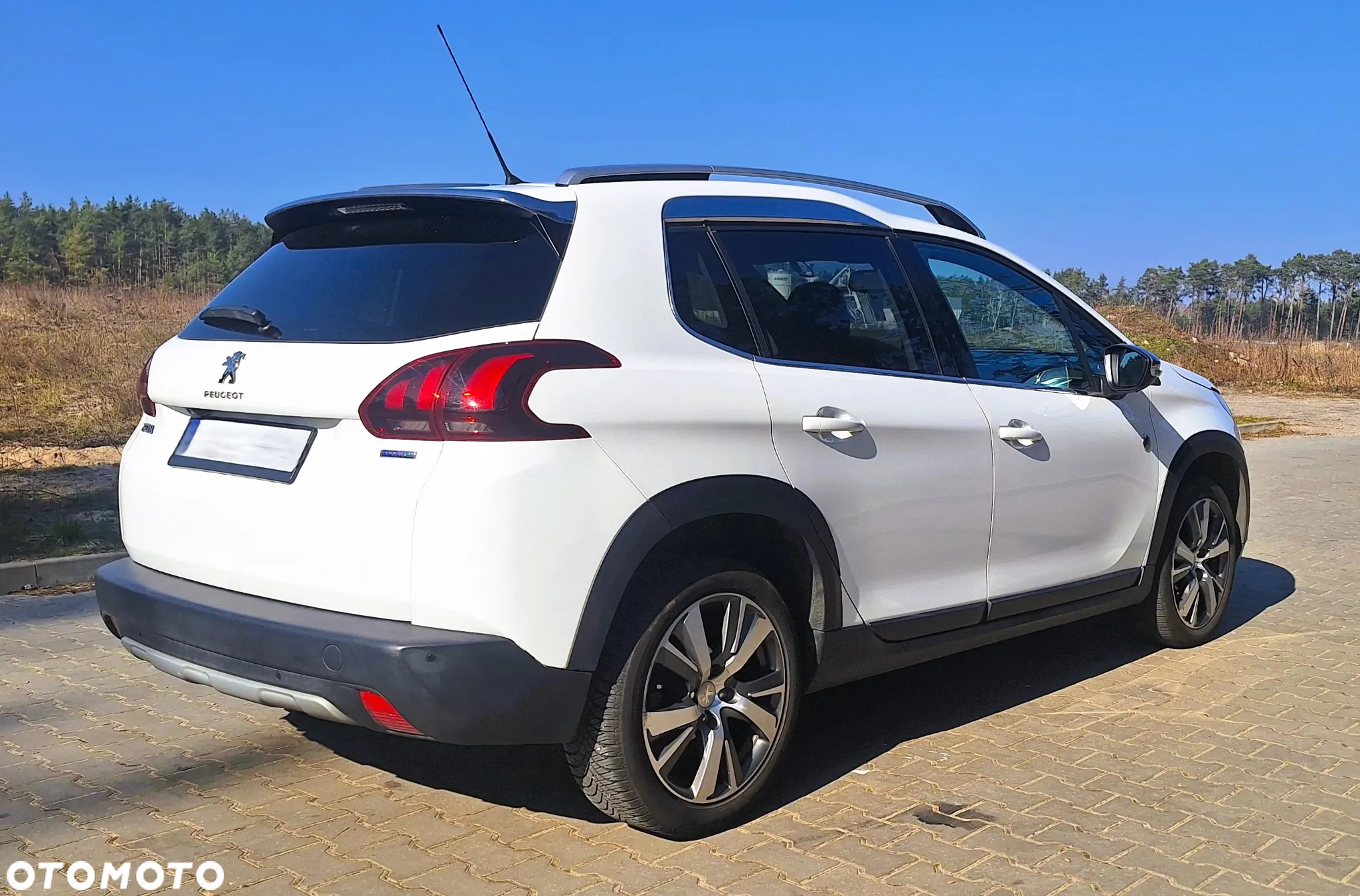 Peugeot 2008 1.2 Pure Tech Allure S&S - 7