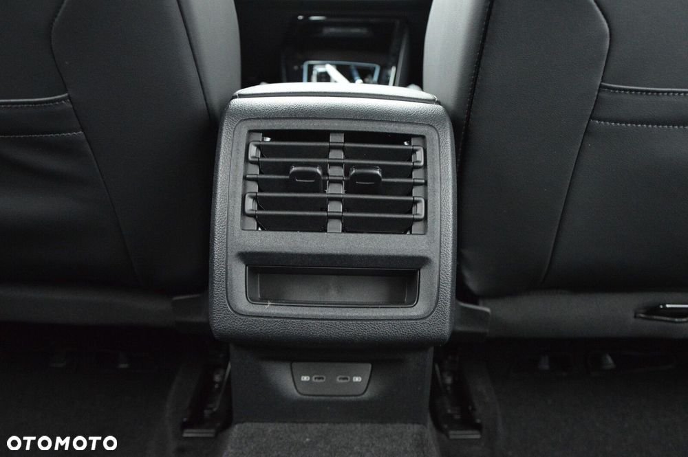 Volkswagen Golf - 24