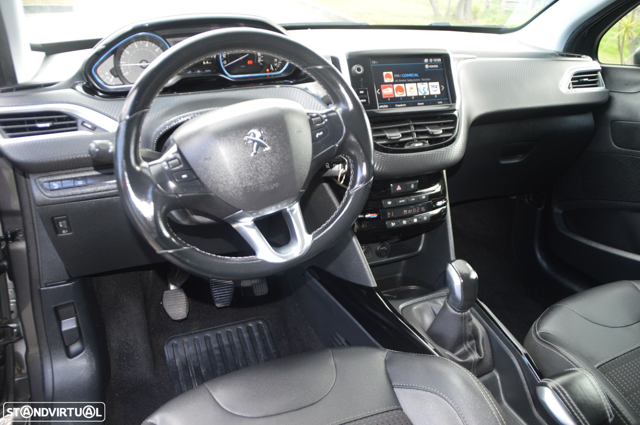 Peugeot 2008 1.2 PureTech Allure - 32
