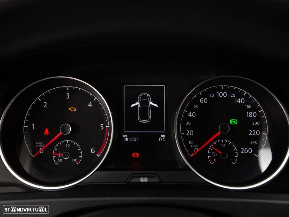 VW Golf 1.6 TDi Highline DSG - 21