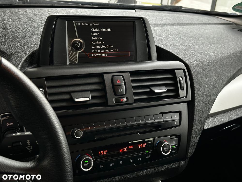 BMW Seria 1 116i - 24