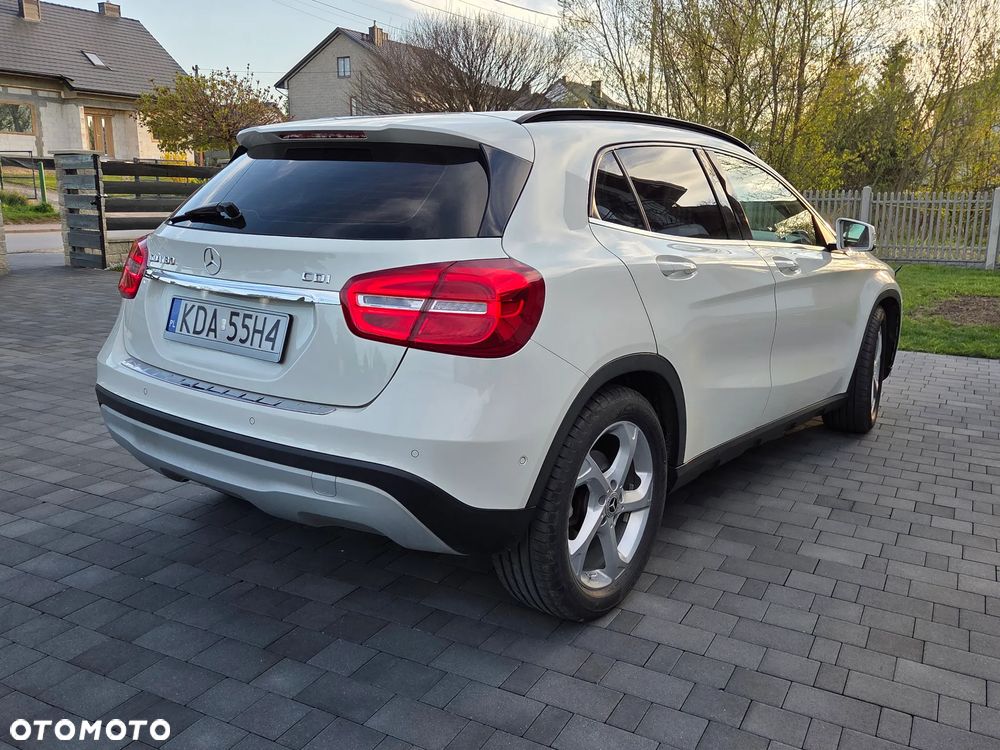 Mercedes-Benz GLA - 12