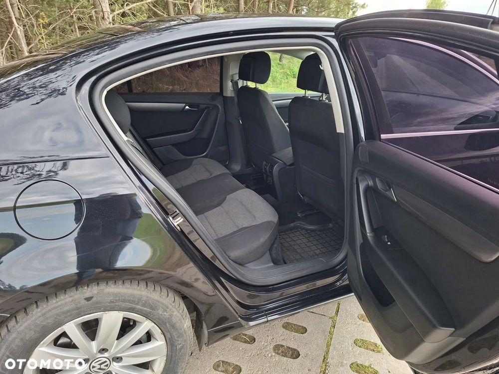 Volkswagen Passat 1.6 TDI BlueMotion Technology Highline - 12