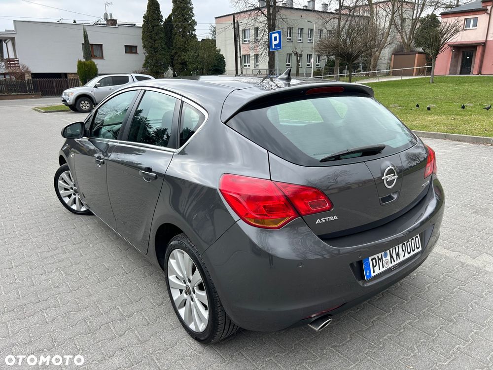 Opel Astra 1.6 Turbo Cosmo - 16