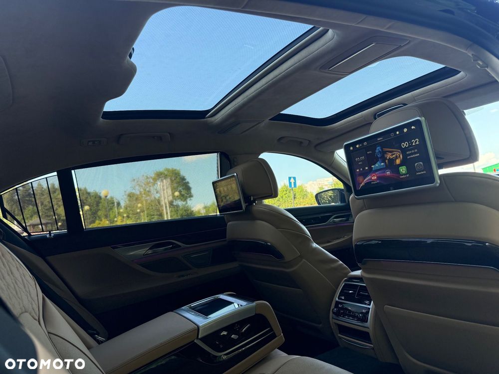 BMW Seria 7 750i xDrive sport - 12