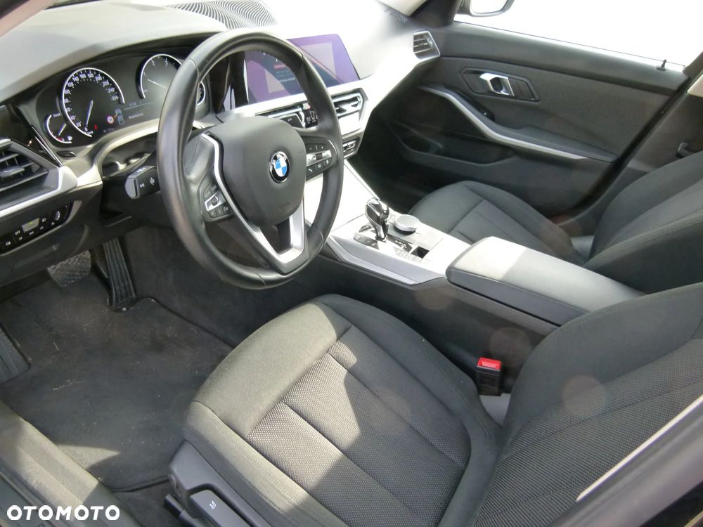BMW Seria 3 320d Efficient Dynamics - 28