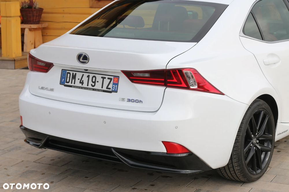 Lexus IS 300h F Sport - 15