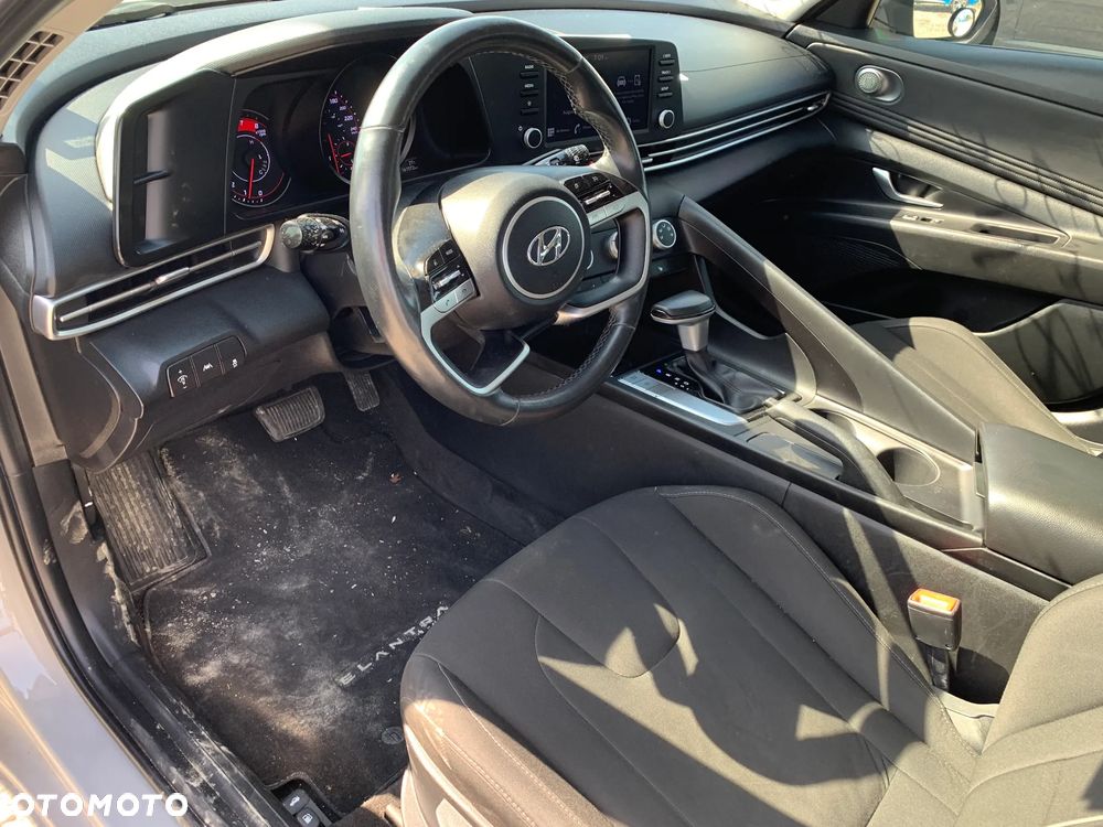 Hyundai Elantra - 8