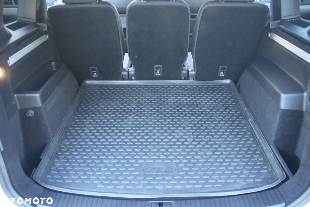 Volkswagen Touran - 27