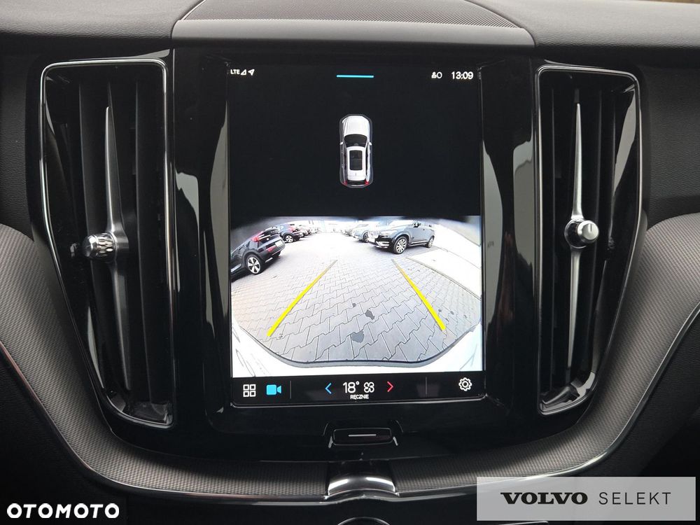 Volvo XC 60 B5 B AWD Plus Dark - 19
