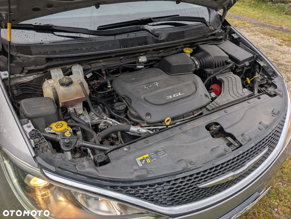 Chrysler Pacifica - 11