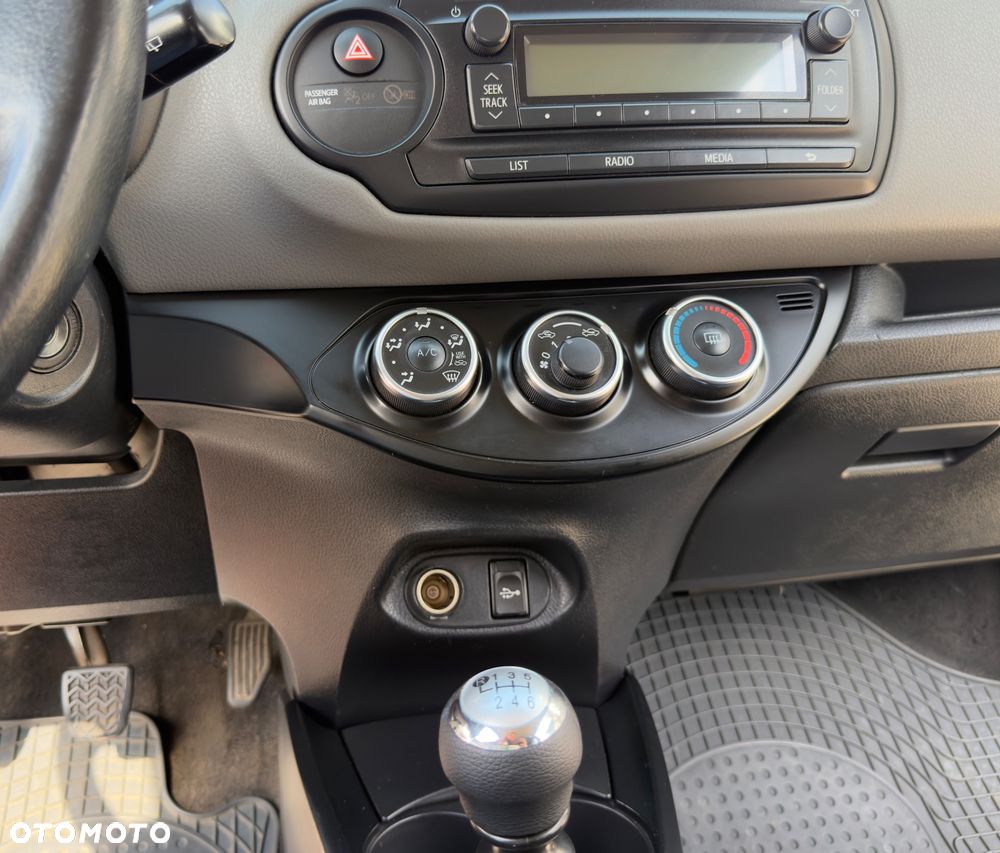 Toyota Yaris 1.33 Active EU6 - 11