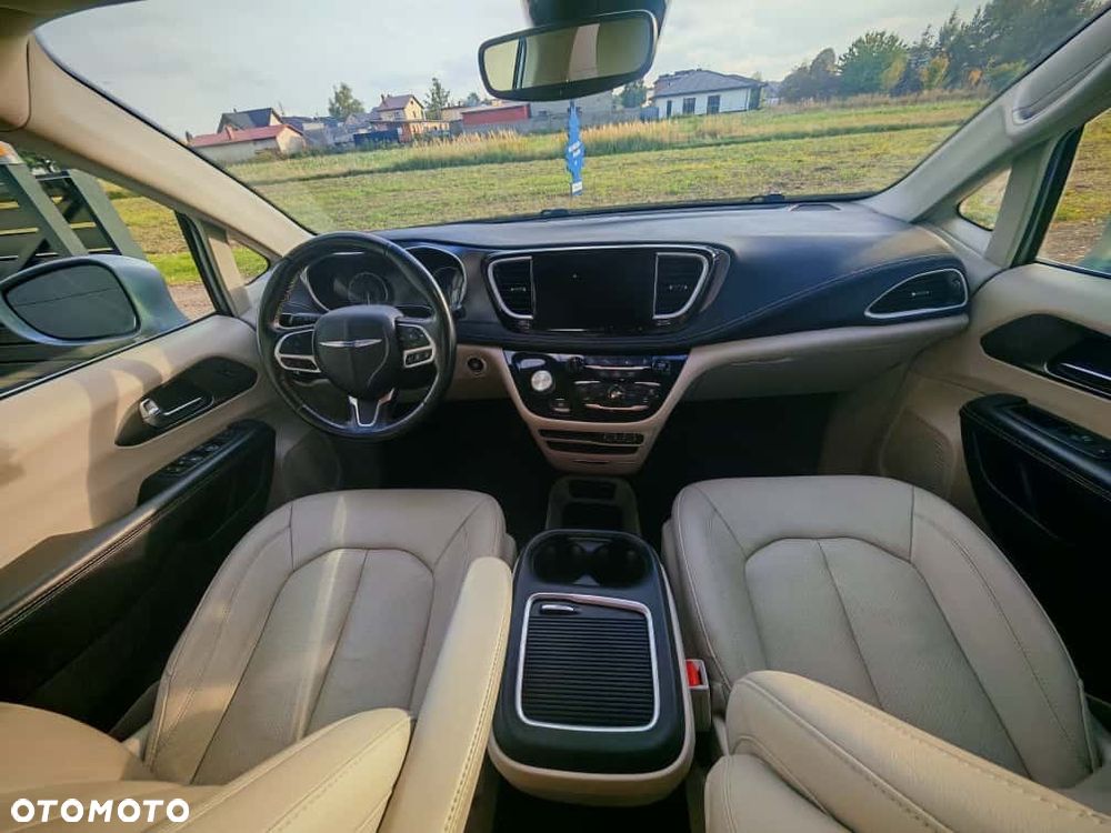 Chrysler Pacifica - 23