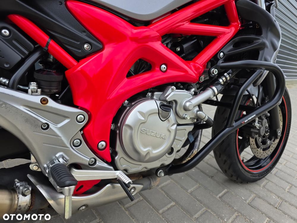 Suzuki Gladius - 25
