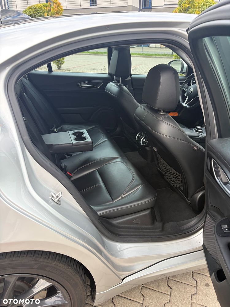 Alfa Romeo Giulia 2.0 Turbo 16V AT8-Q4 Veloce - 11