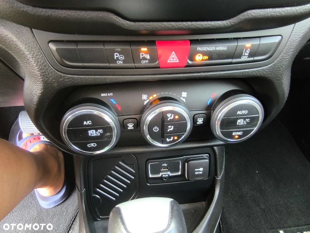 Jeep Renegade 1.4 MultiAir Limited FWD S&S - 27