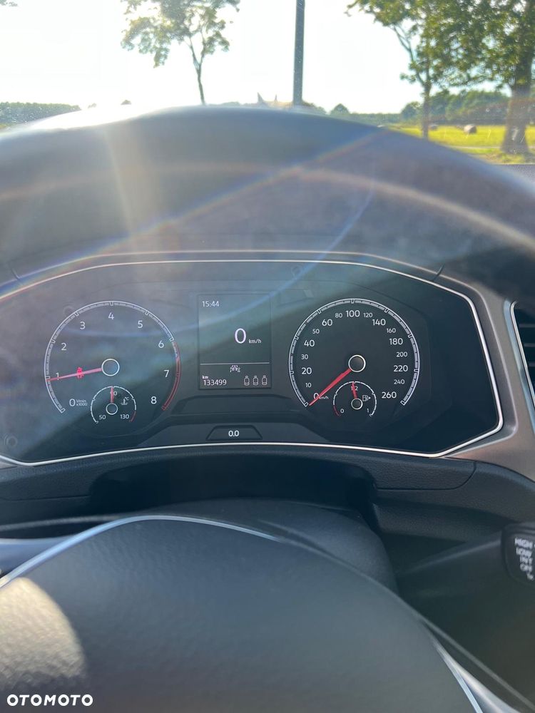 Volkswagen T-Roc - 8