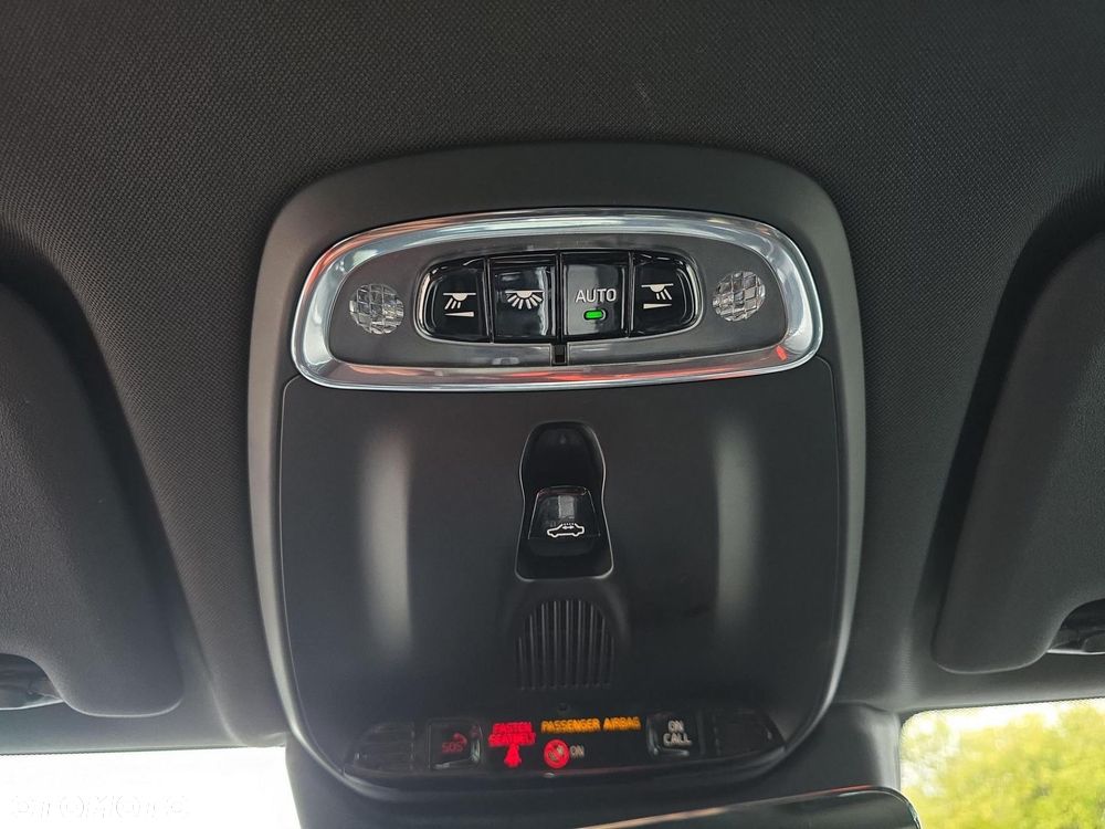 Volvo XC 60 D4 AWD R-Design - 22