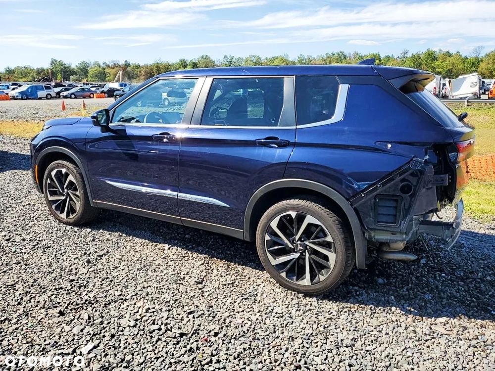 Mitsubishi Outlander - 2