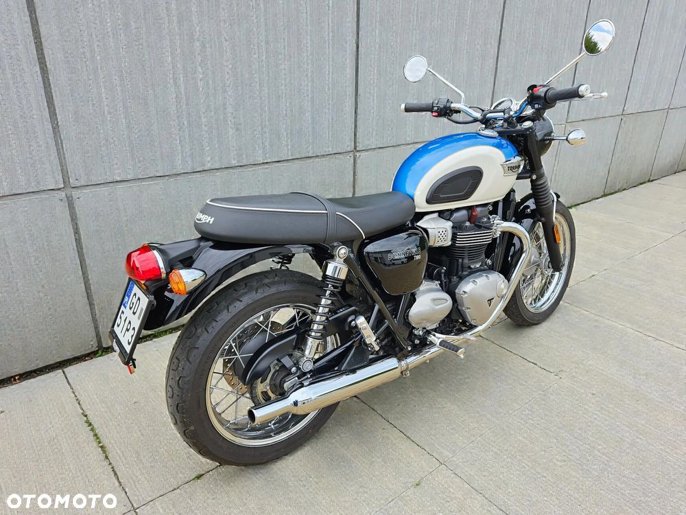 Triumph Bonneville - 4