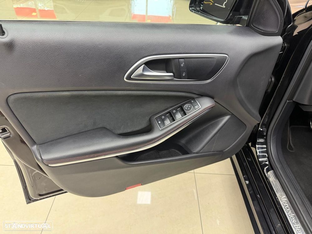 Mercedes-Benz A 180 AMG Line - 17