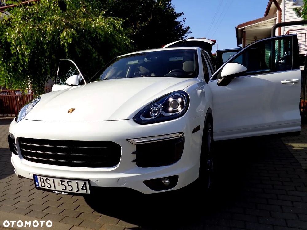 Porsche Cayenne - 1