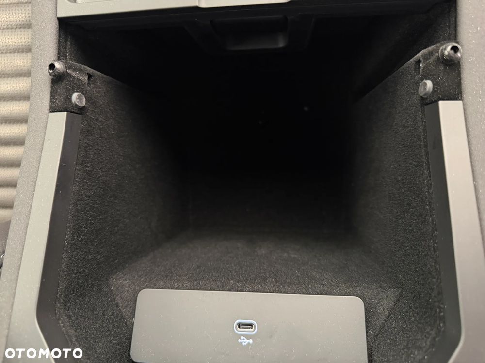 Land Rover Discovery Sport - 26