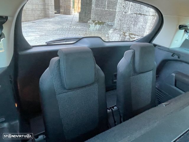 Peugeot 5008 1.6 E-HDi 7L Active 2-Tronic - 22