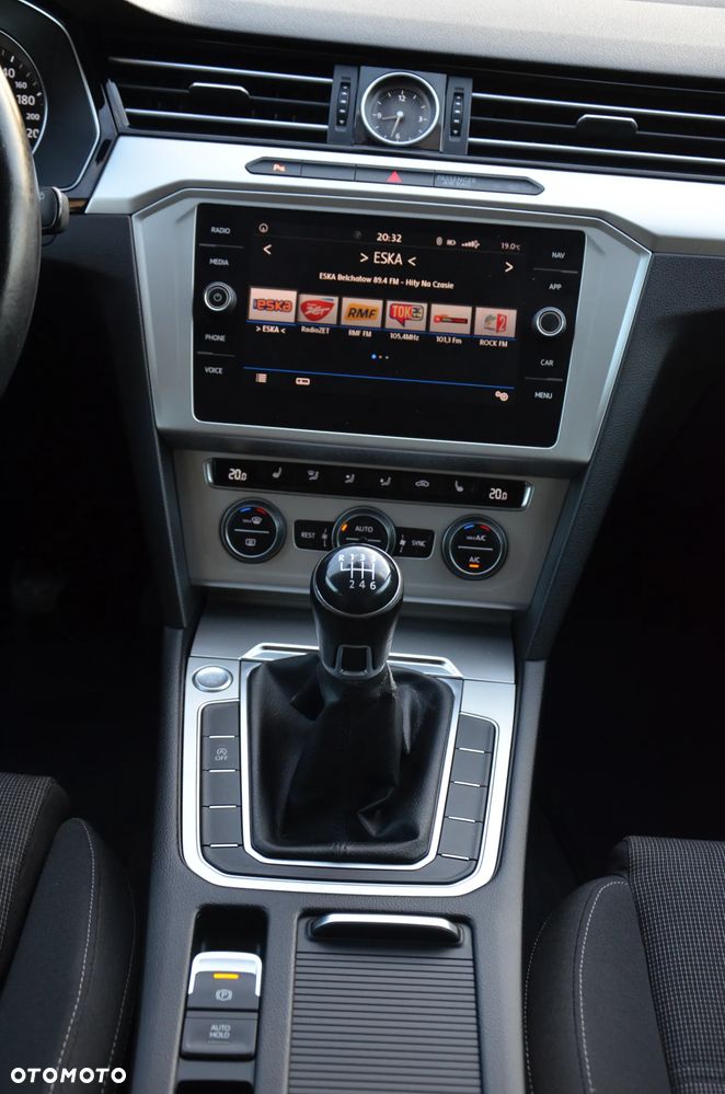 Volkswagen Passat 2.0 TDI (BlueMotion Technology) Comfortline - 25