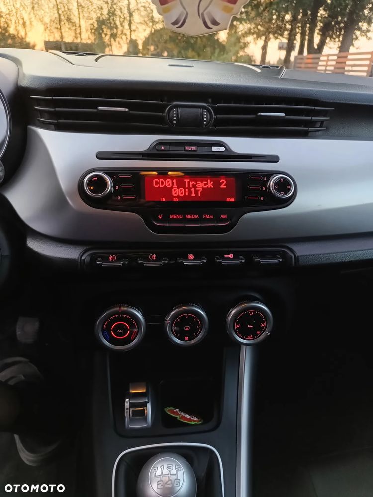 Alfa Romeo Giulietta 1.6 JTDM Distinctive - 11