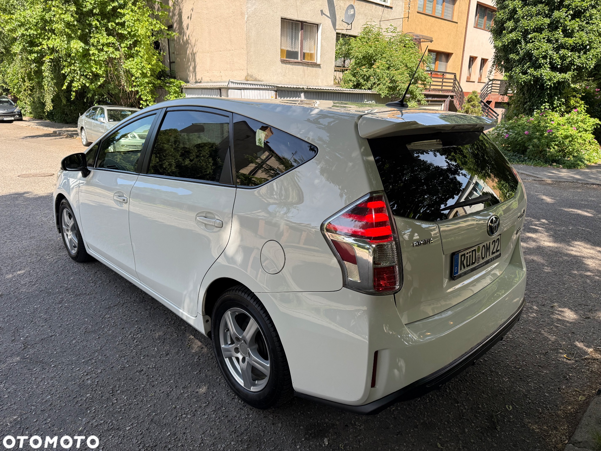 Toyota Prius+ (Hybrid) Executive - 4