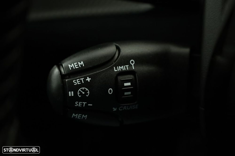 Peugeot 2008 1.2 Allure - 17