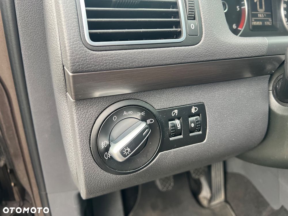 Volkswagen Touran 2.0 TDI DPF BlueMotion Technology Comfortline - 25