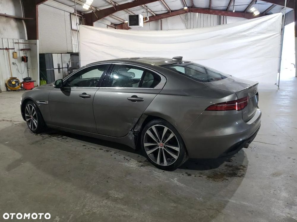 Jaguar XE 2.0 P250 S - 4