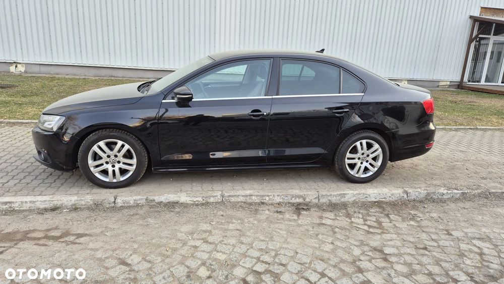 Volkswagen Jetta 2.0 TDI Highline DSG - 6