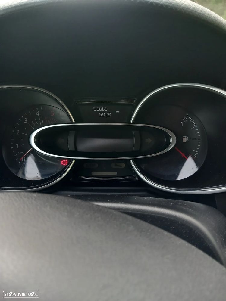 Renault Clio 1.5 dci comercial - 12
