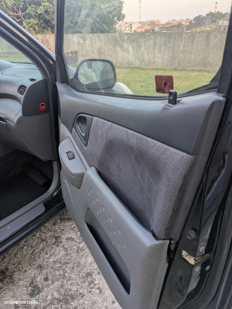 Toyota Yaris Verso 1.3 Luna - 19