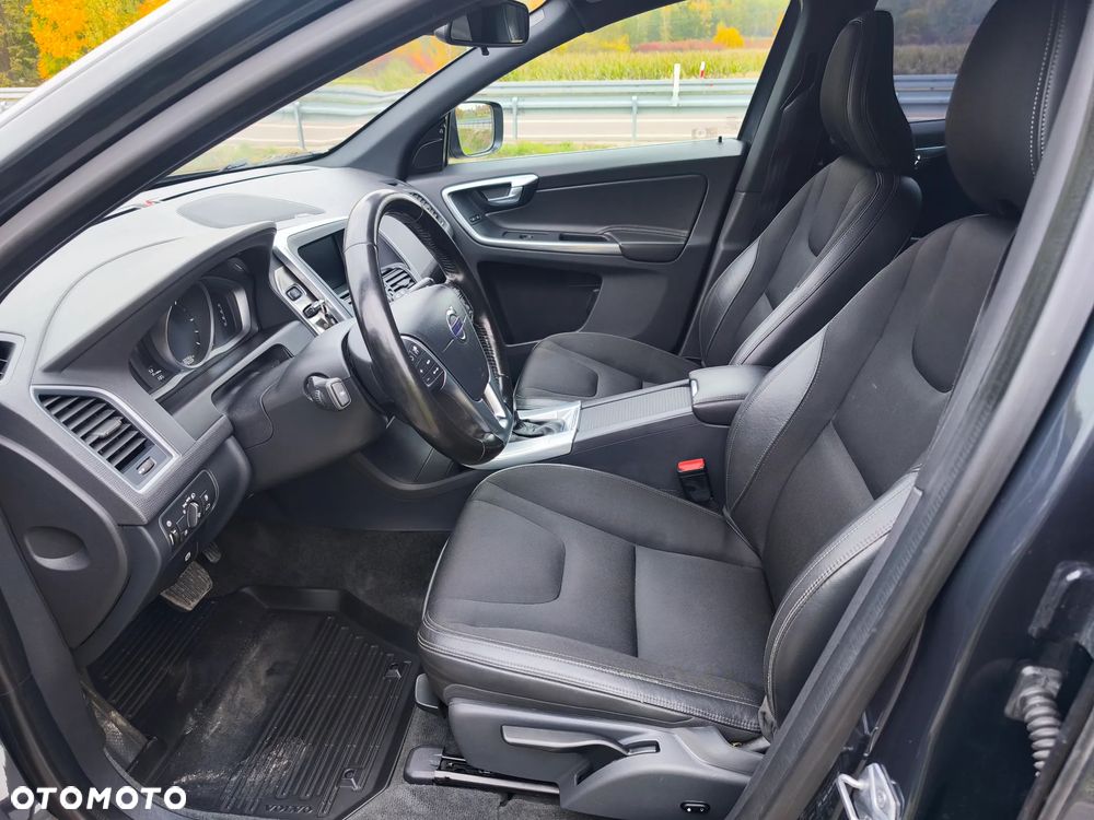 Volvo XC 60 D4 Momentum Pro - 17