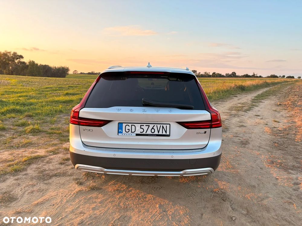 Volvo V90 Cross Country - 4