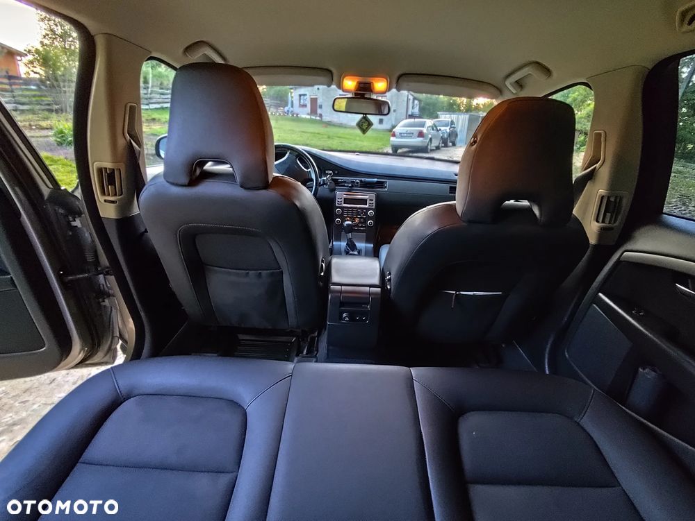 Volvo V70 D5 AWD Kinetic - 6