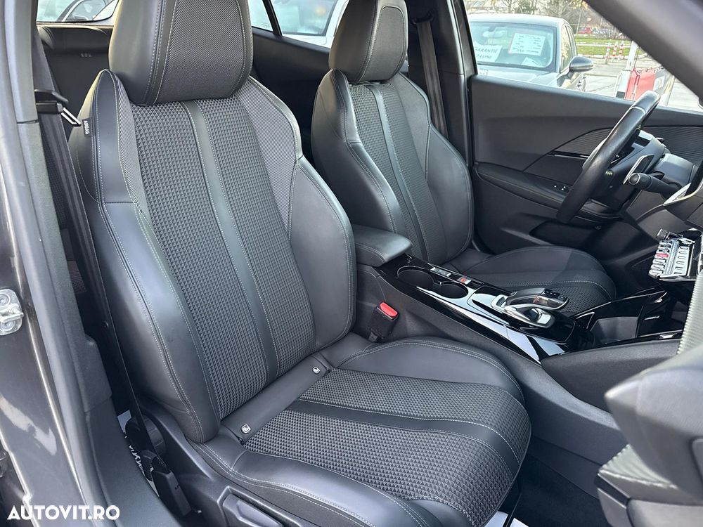 Peugeot 2008 PureTech 130 EAT8 GT Pack - 19