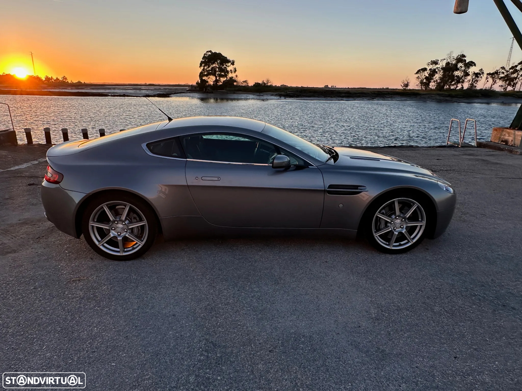 Aston Martin Vantage Coupe V8 - 36