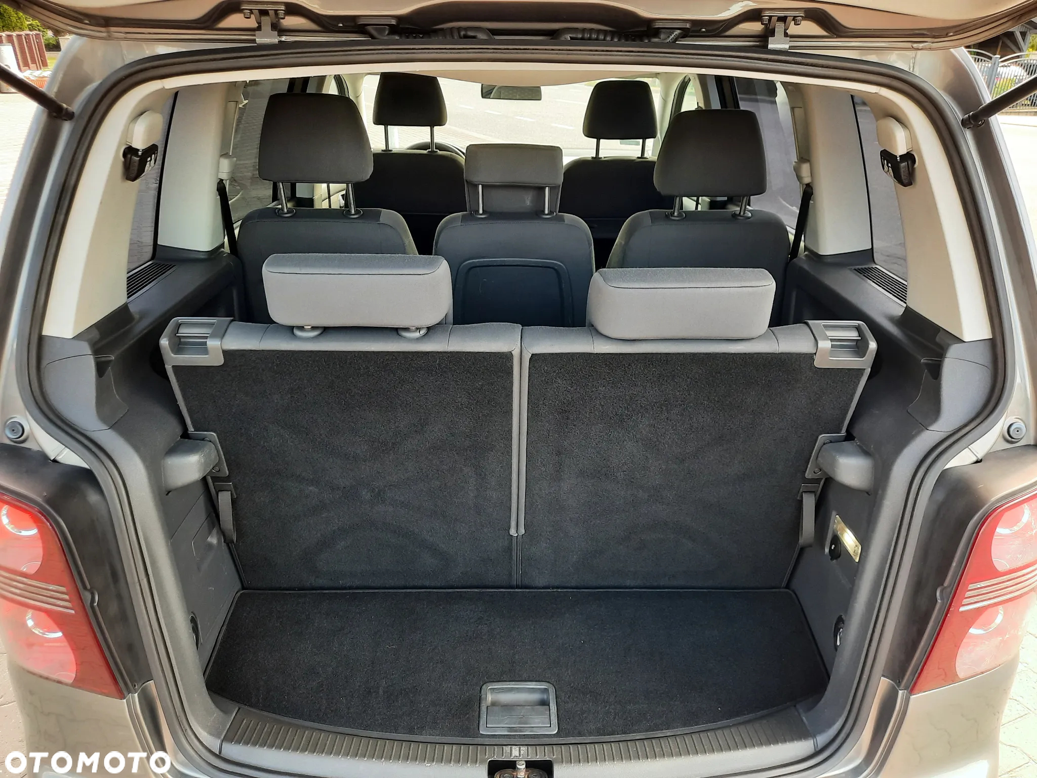 Volkswagen Touran 1.9 TDI Conceptline - 16