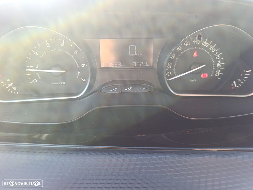 Peugeot 208 1.2 PureTech Style - 8