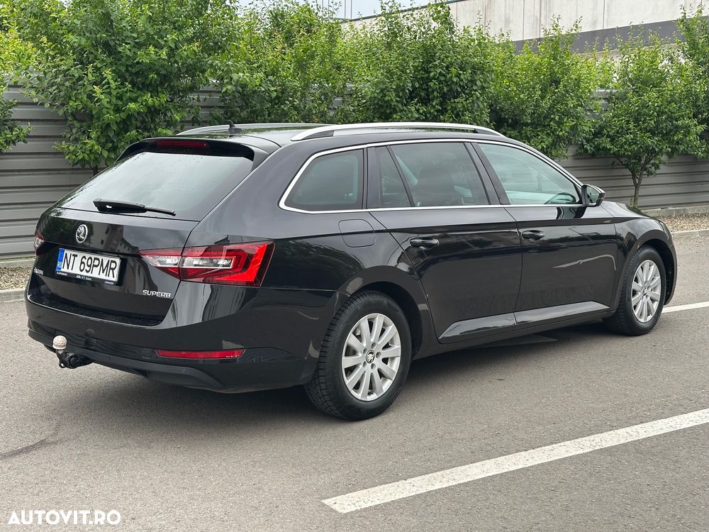 Skoda Superb 2.0 TDI DSG Sportline - 3