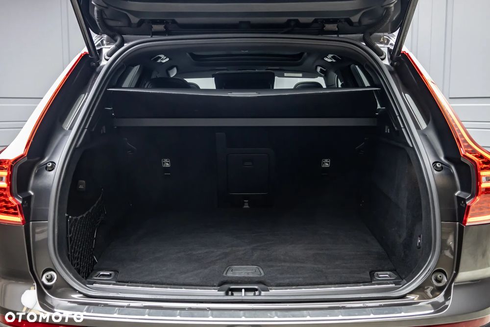 Volvo XC 60 T8 Plug-In Hybrid AWD R-Design - 38