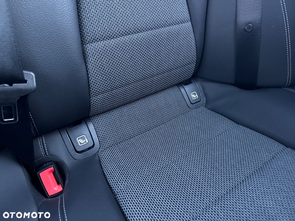 Mercedes-Benz Klasa E 220 d 4-Matic AMG/Avantgarde - 25