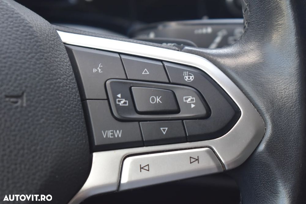Volkswagen Golf 1.0 eTSI DSG MHEV Life - 32