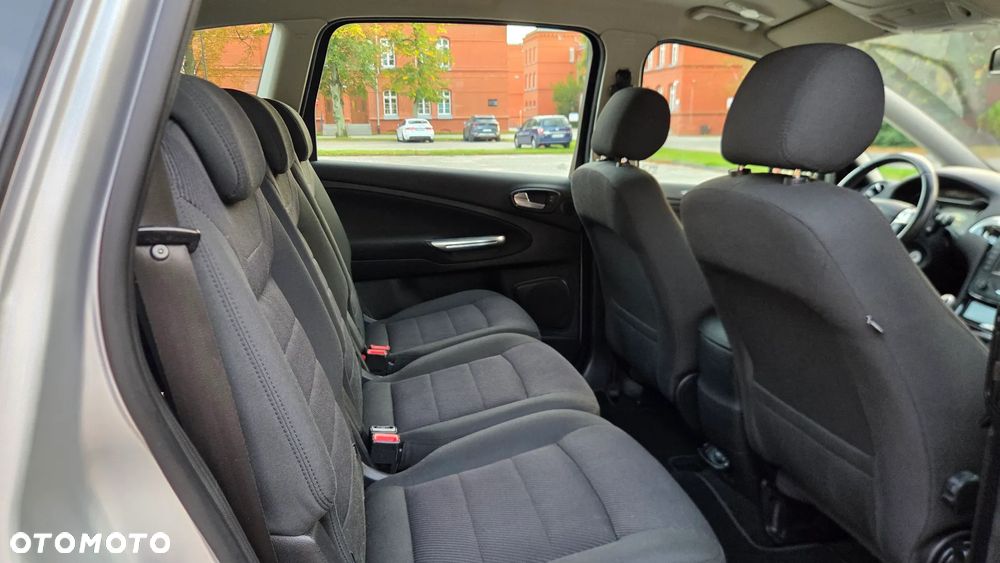 Ford S-Max - 17