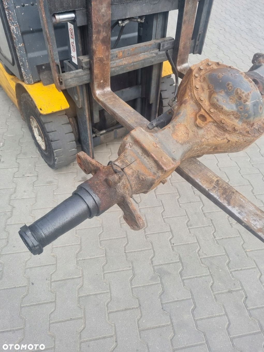 OBUDOWA WKŁAD GŁÓWKA MOSTU POCHWA OŚ TYLNA RENAULT MIDLUM DCI 180 R 17.5 - 4
